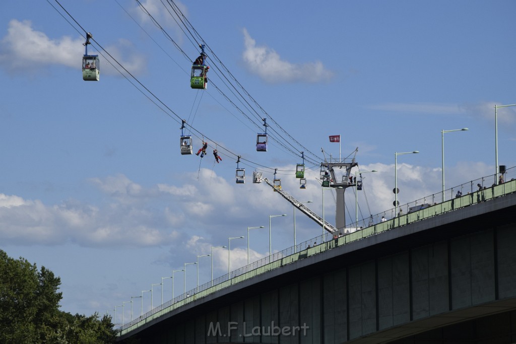 Koelner Seilbahn Gondel blieb haengen Koeln Linksrheinisch P343.JPG - Miklos Laubert